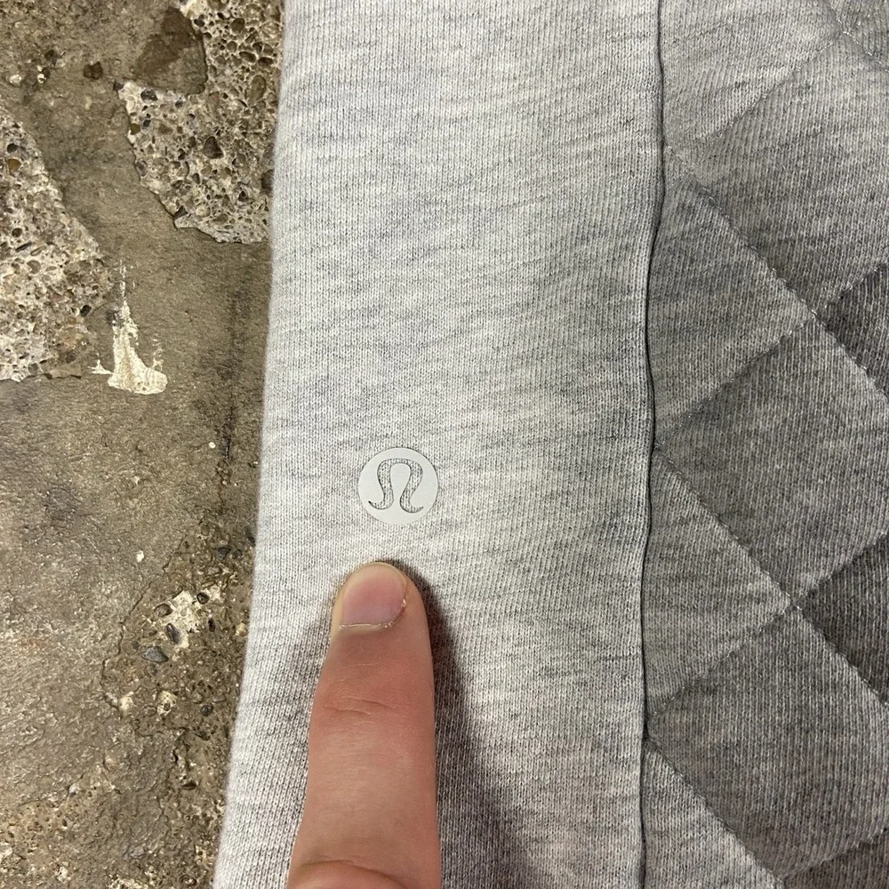 Lululemon 1/2 Zip Sweatshirt Women's Size Large Gray Quilted Pullover Active‎
